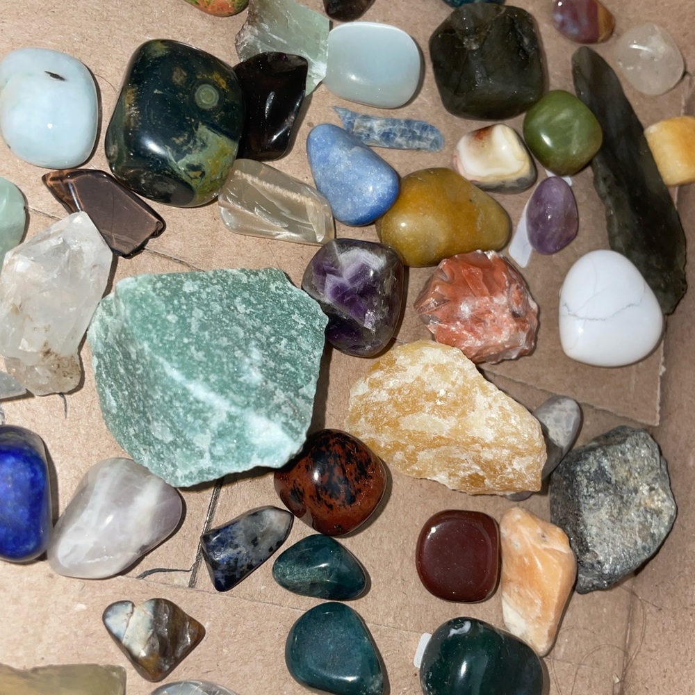 Bundle of 10 Random Mixed Tumbled Gemstone Lot - Assorted Colors - Picture 6 of 10